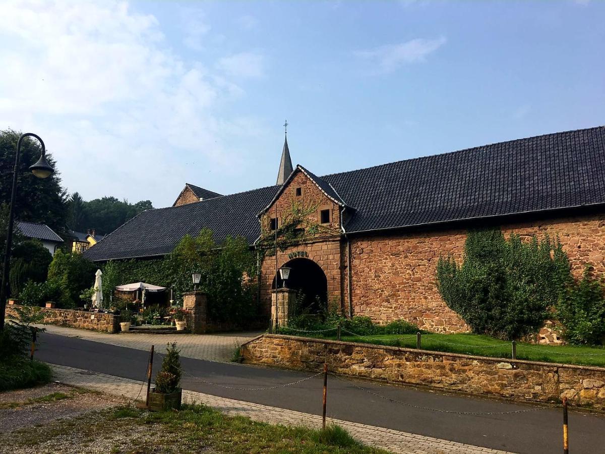 ホテル Gasthof Burg Hausen ハイムバッハ エクステリア 写真